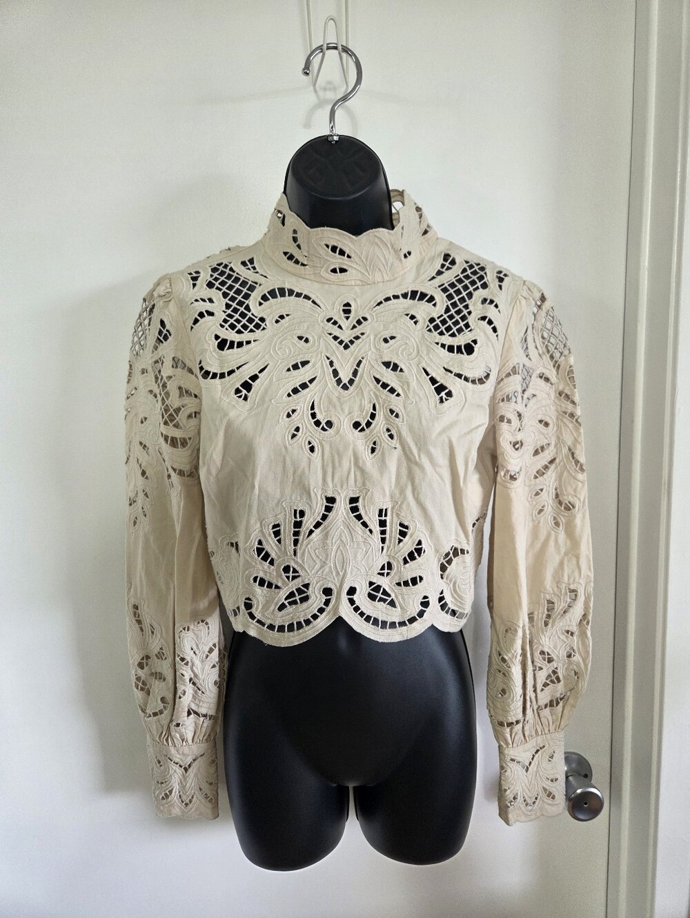 INTERMIX Jasmine Organic Cotton Detailed Lace Cuff Cream Blouse 2